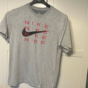 NIKE amens Medium DRI-FIT t shirt